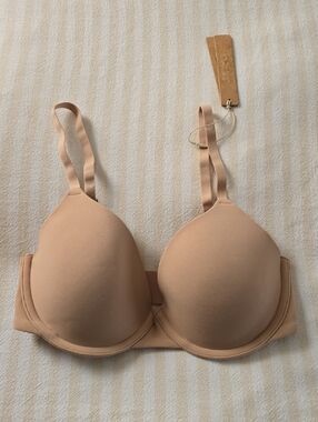 SKIMS Fits Everybody T-shirt Bra Size:30D Clay